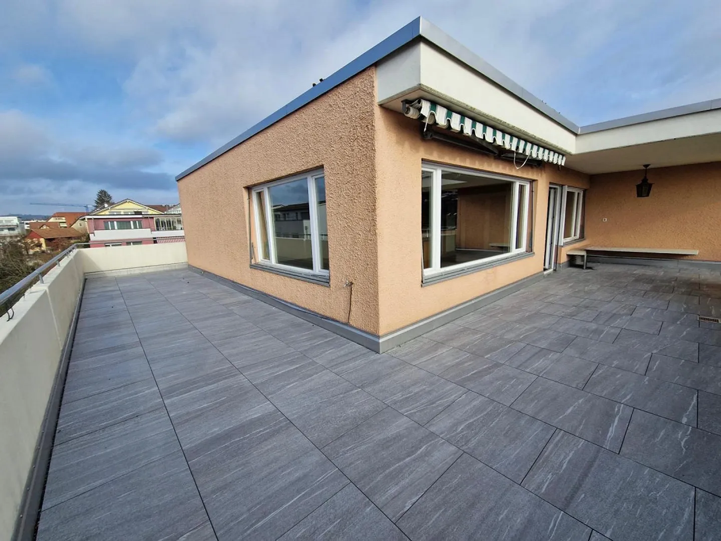 Appartement Attique Spacieux avec Terrasse - Photo 3 sur 14