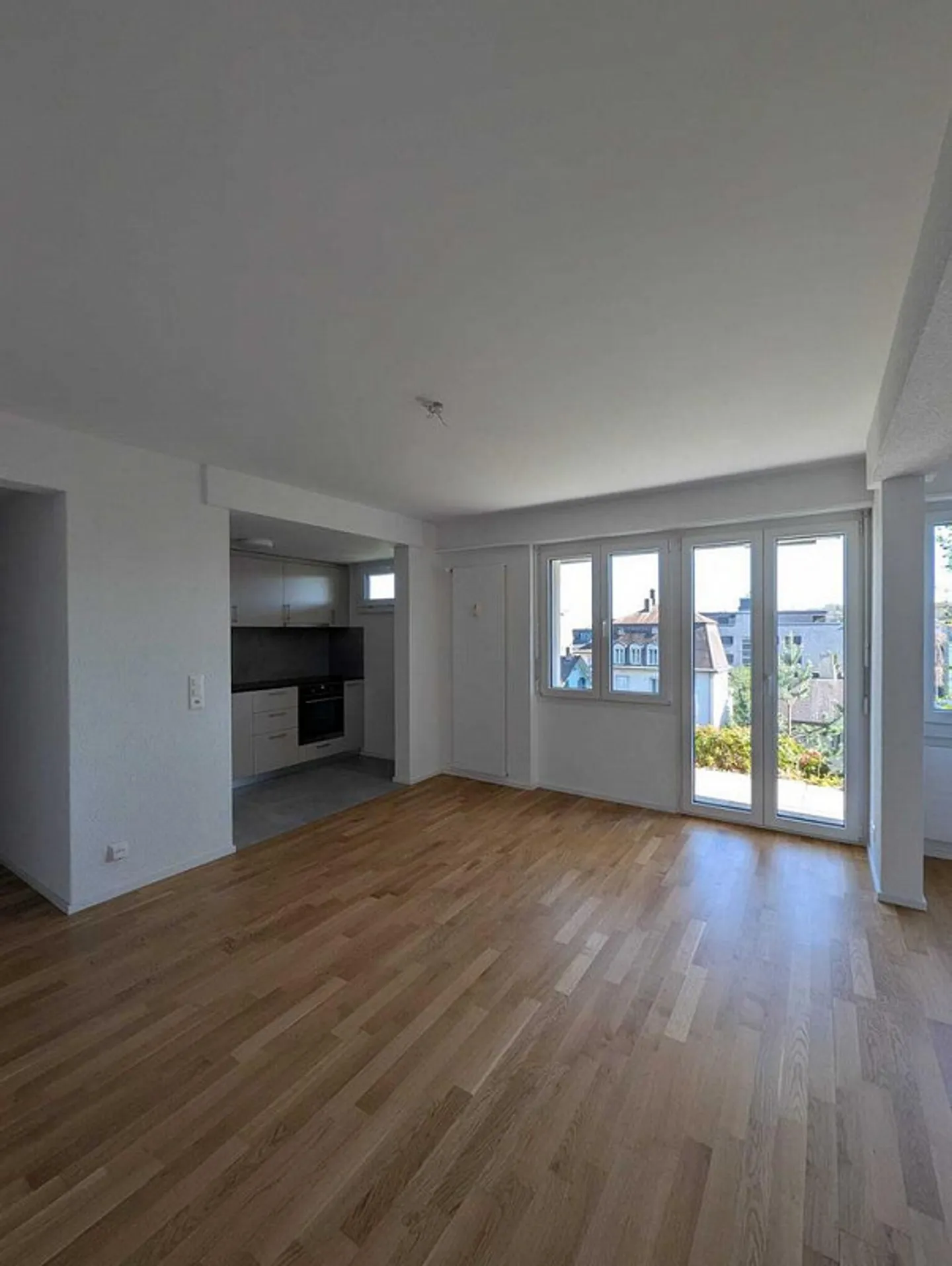 Modern 2.5-room apartment on the 1st basement floor with terrace - Photo 1 of 11