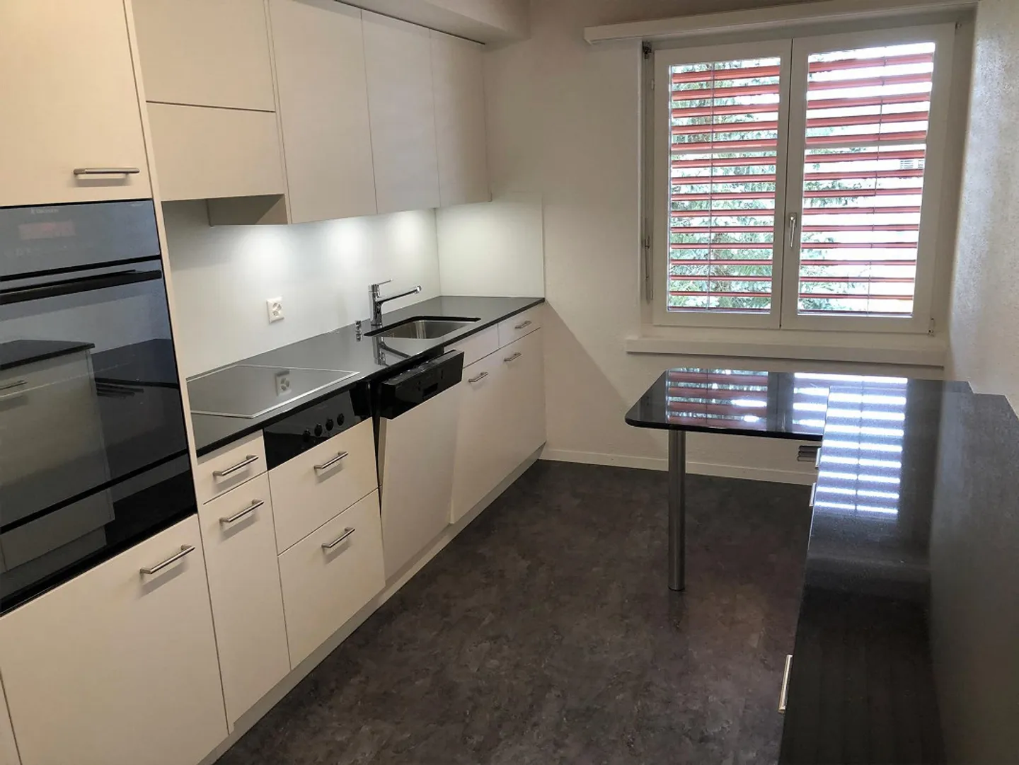 Grand appartement lumineux de 5 pièces - Photo 3 sur 7