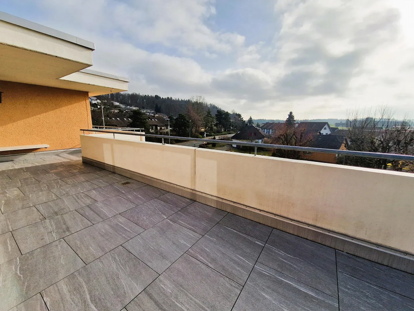 Appartement Attique Spacieux avec Terrasse - Photo 4 sur 14