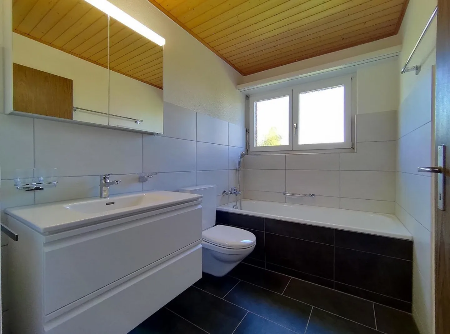 Grand appartement lumineux de 5 pièces - Photo 4 sur 7