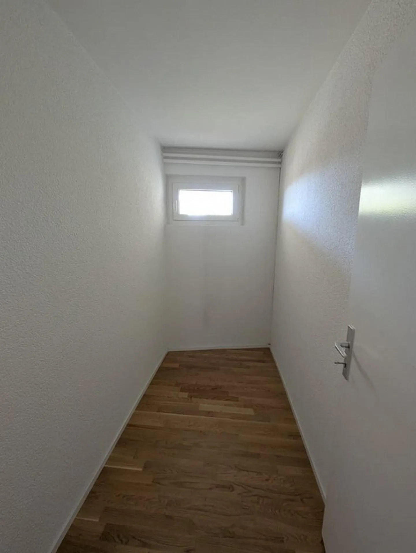 Modern 2.5-room apartment on the 1st basement floor with terrace - Photo 9 of 11