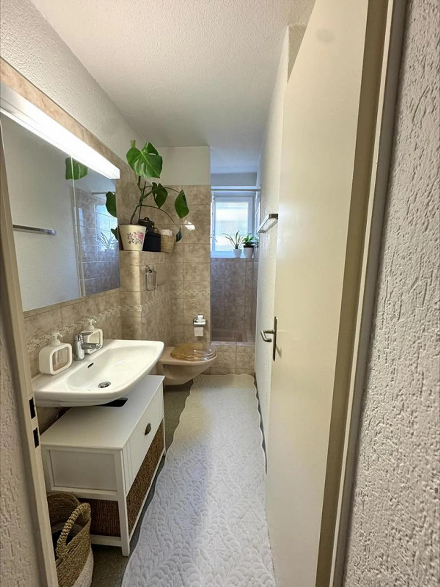 Proximity to Winterthur Train Station - Modern Kitchen - Photo 2 of 4