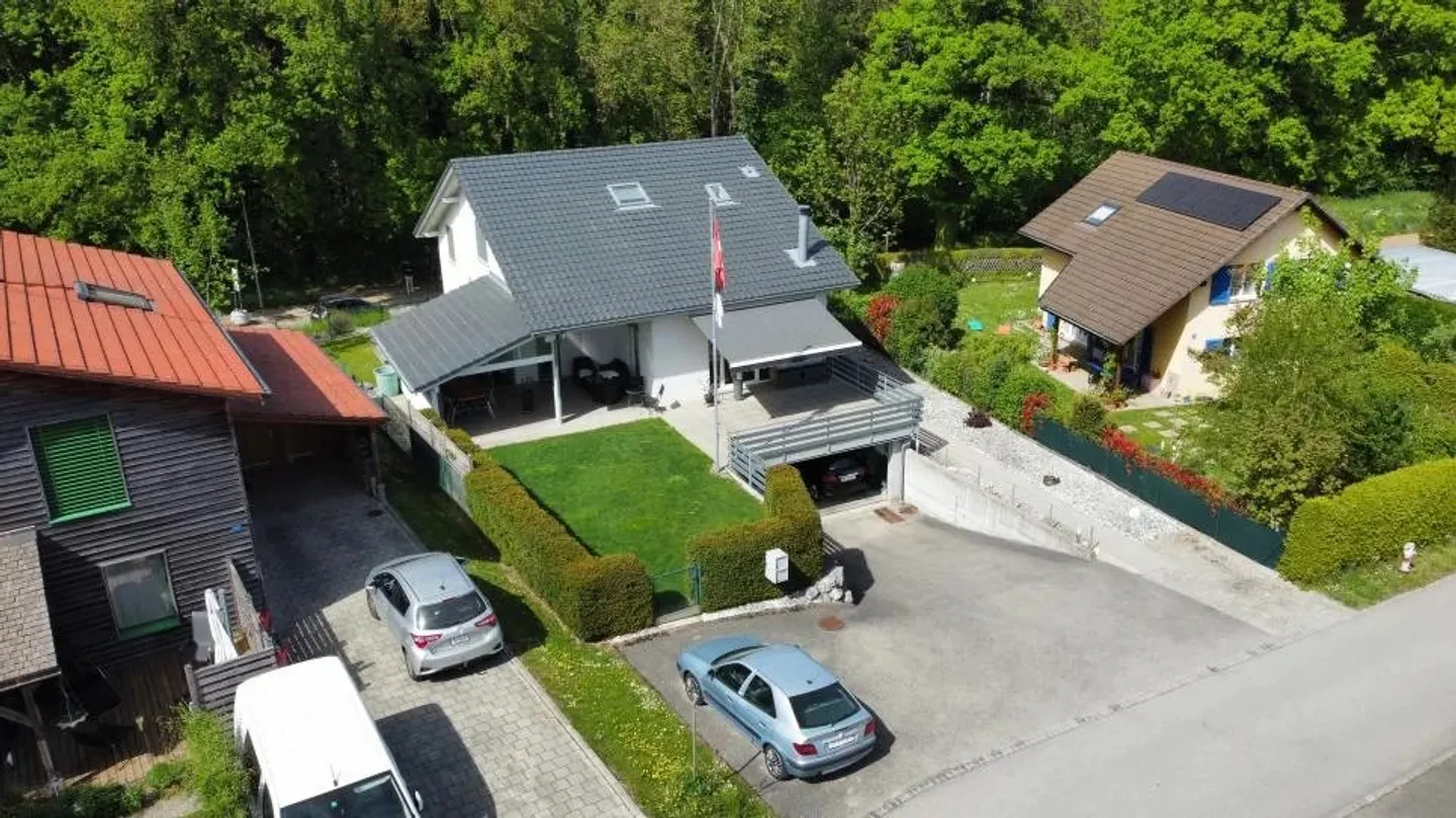 Casa unifamiliare con 6,5 stanze e 2,5 stanze! - Foto 1 di 10