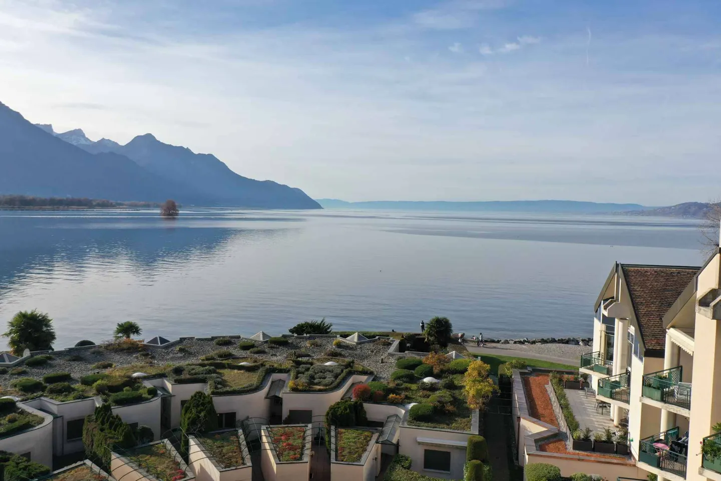 Large 3.5 Room Duplex with Breathtaking Lake and Mountain Views - Photo 4 of 13