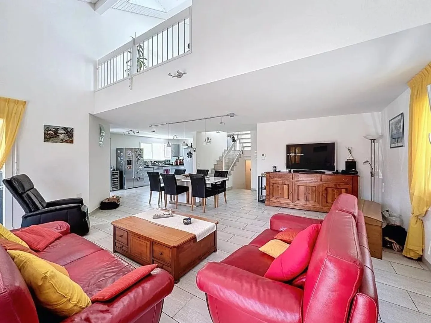 Casa unifamiliare con 6,5 stanze e 2,5 stanze! - Foto 3 di 10