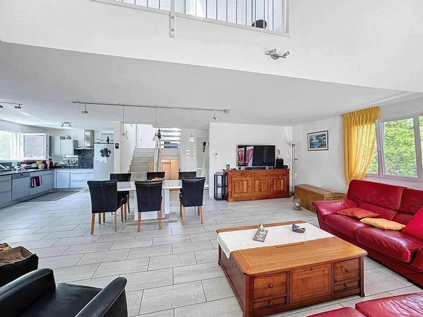 Casa unifamiliare con 6,5 stanze e 2,5 stanze! - Foto 4 di 10