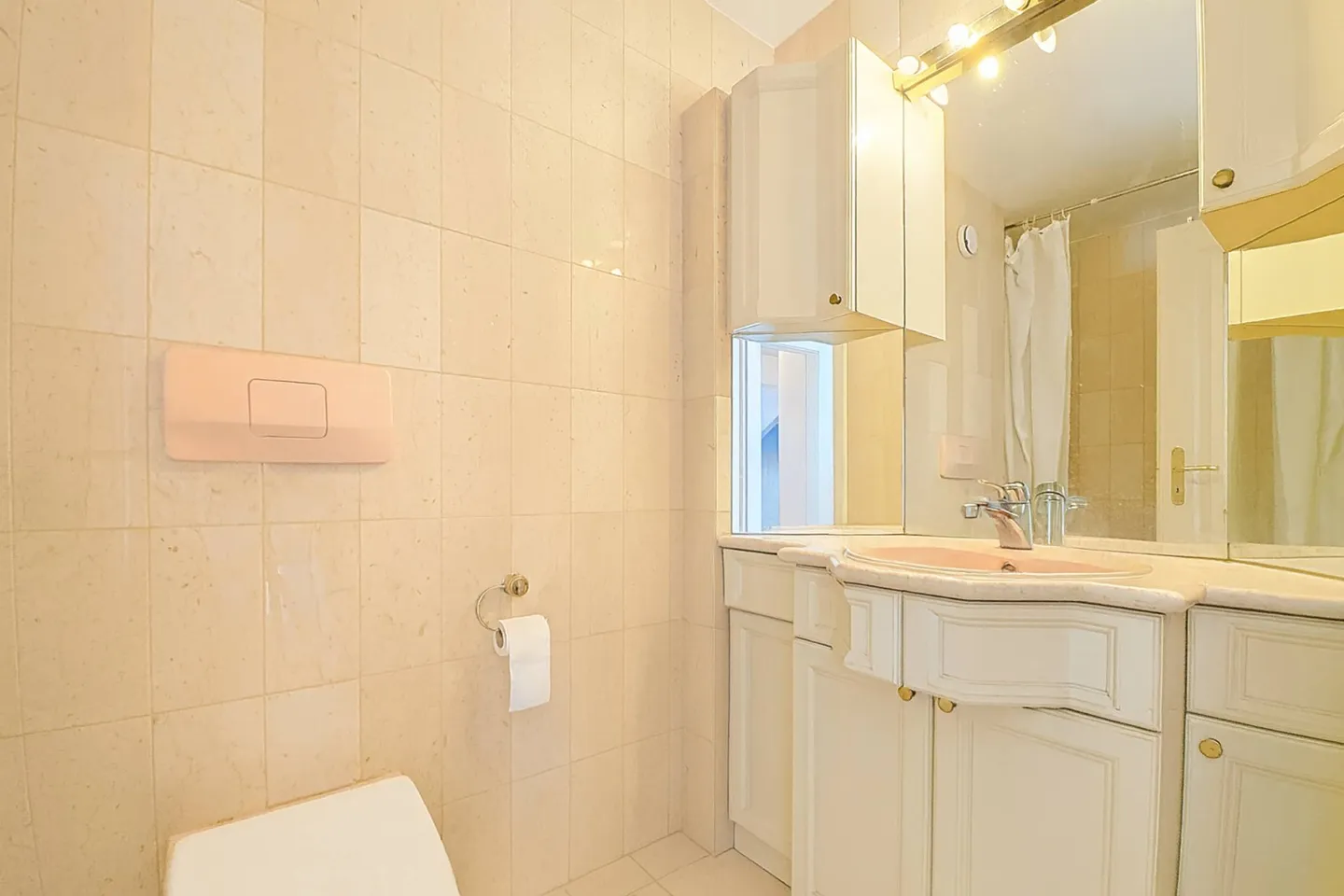 Large 3.5 Room Duplex with Breathtaking Lake and Mountain Views - Photo 11 of 13