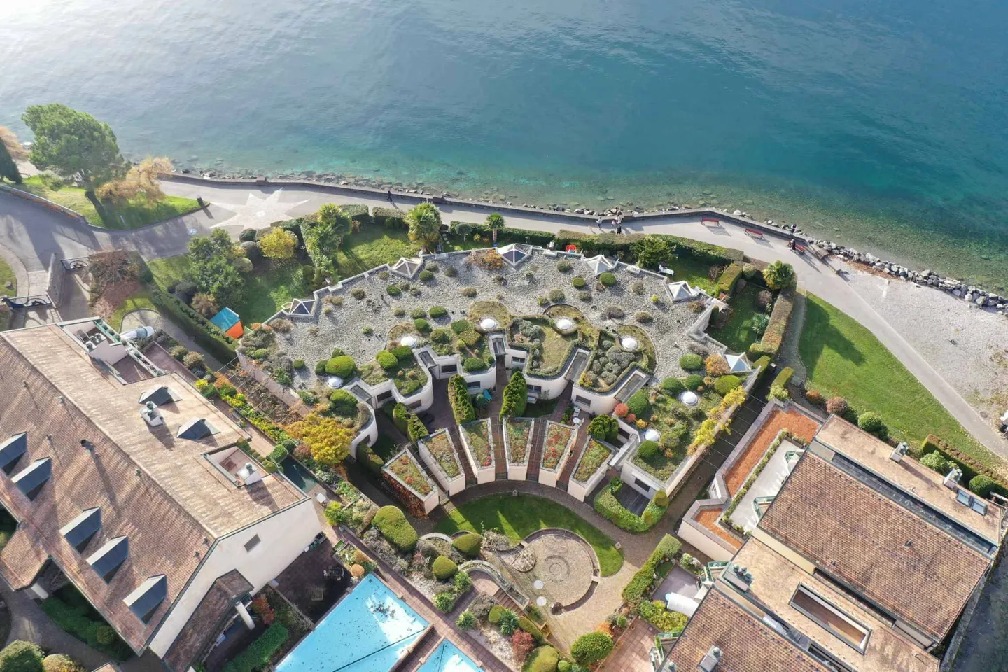 Large 3.5 Room Duplex with Breathtaking Lake and Mountain Views - Photo 12 of 13