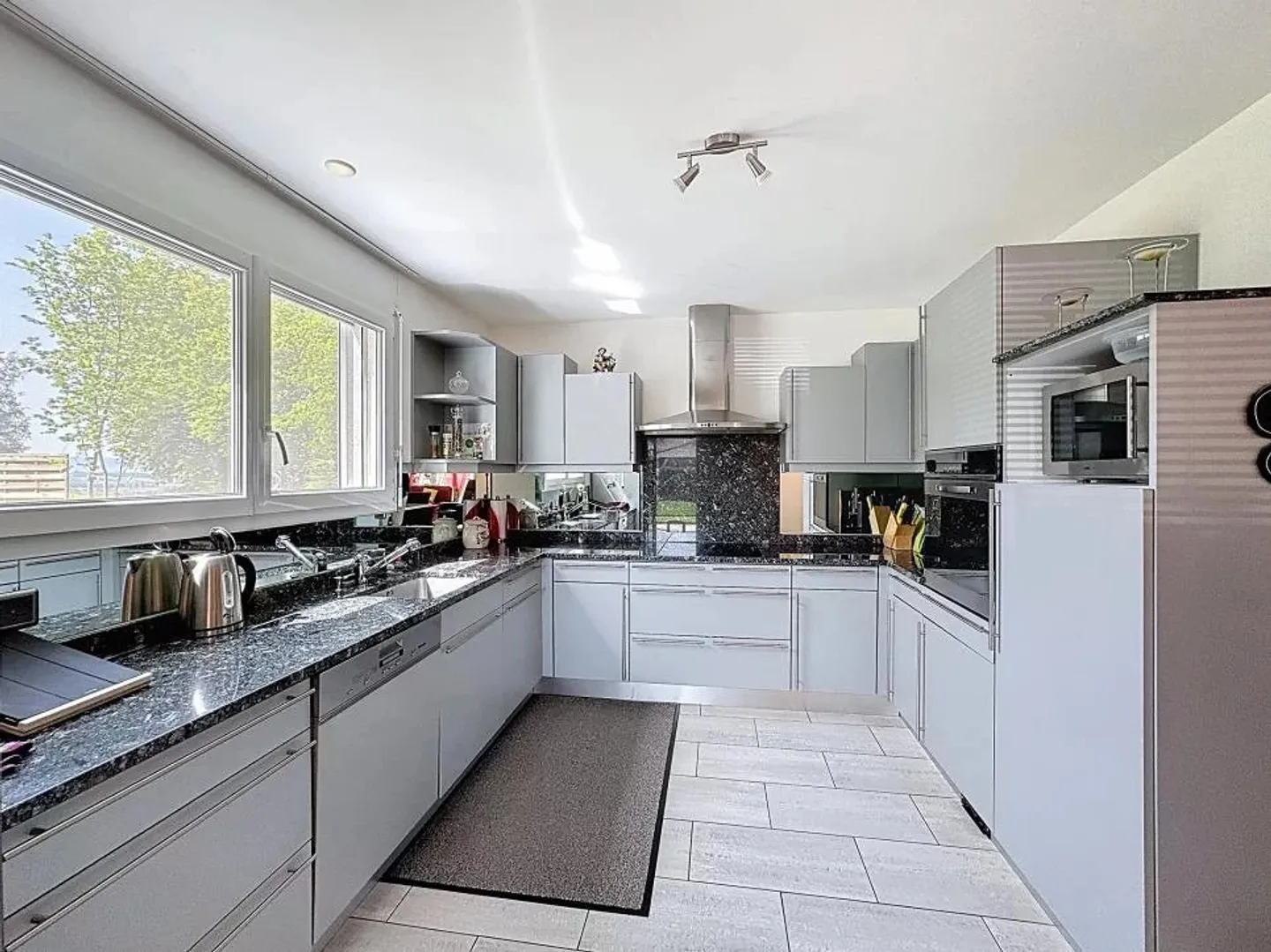 Casa unifamiliare con 6,5 stanze e 2,5 stanze! - Foto 5 di 10