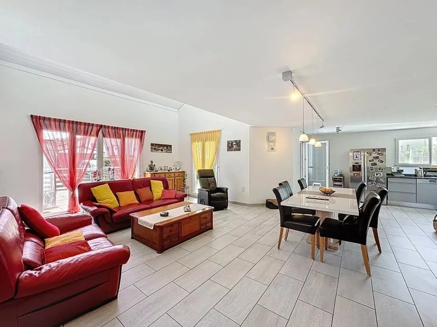 Casa unifamiliare con 6,5 stanze e 2,5 stanze! - Foto 6 di 10