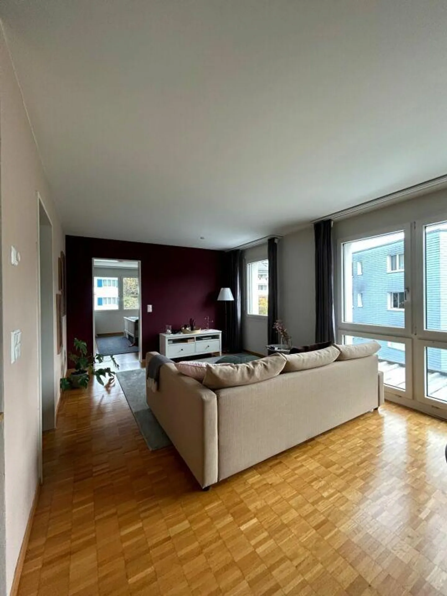 Appartamento moderno di 2,5 stanze in una posizione privilegiata a Jona! - Foto 3 di 8