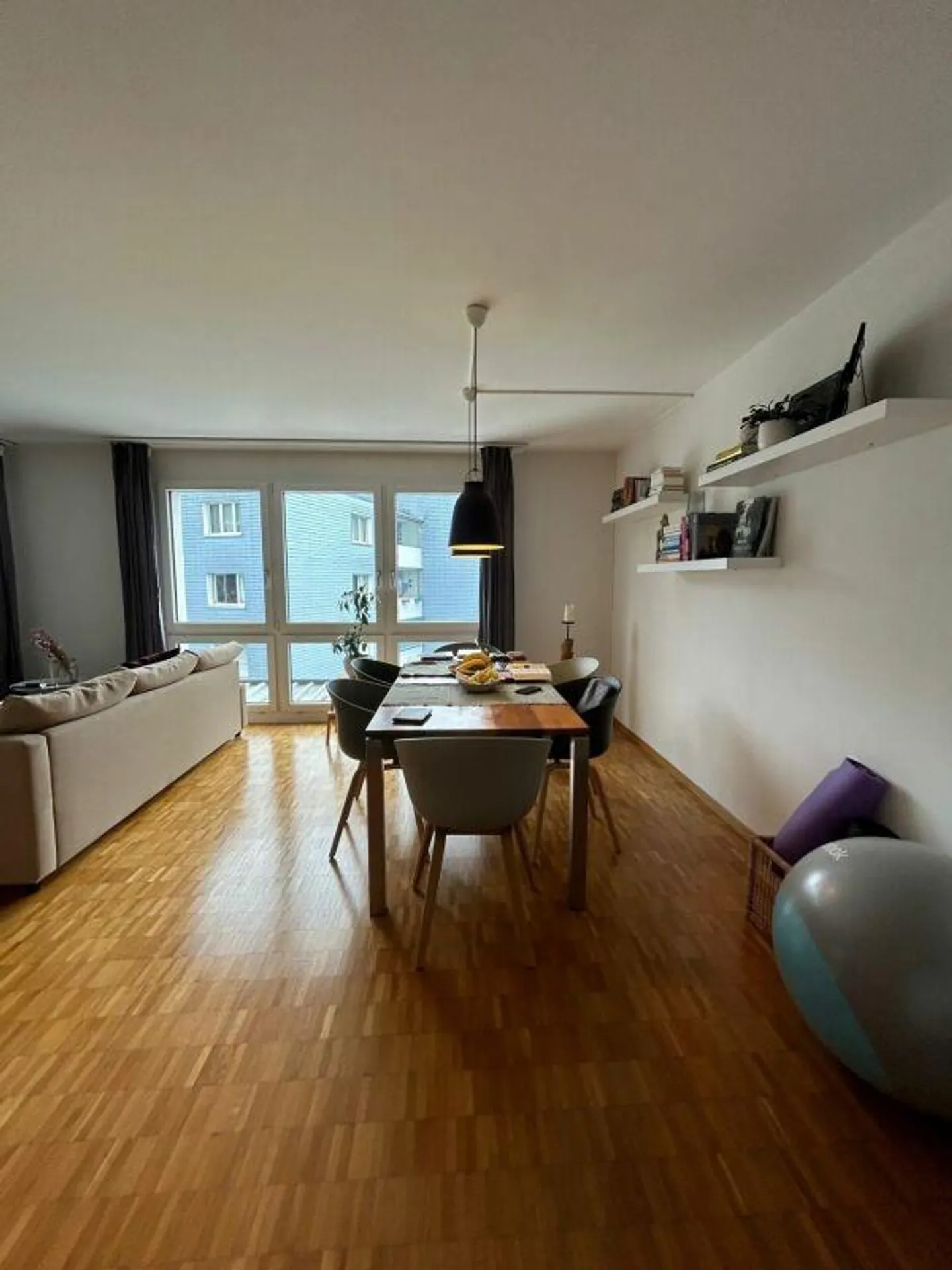 Appartamento moderno di 2,5 stanze in una posizione privilegiata a Jona! - Foto 4 di 8