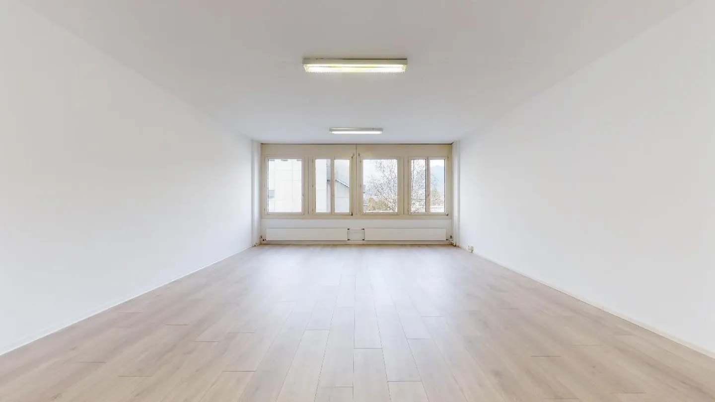 Helles und vielseitiges Büro von 68 m2 in Quartino - Foto 2 von 11