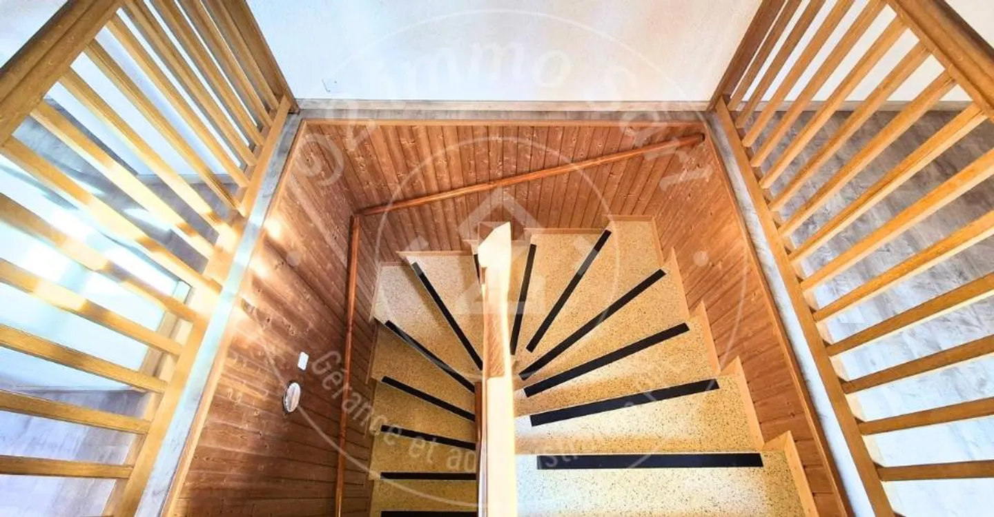 Charmante 2,5-Zimmer-Duplexwohnung mit Balkon und Kamin - Vauderens - Foto 5 von 6