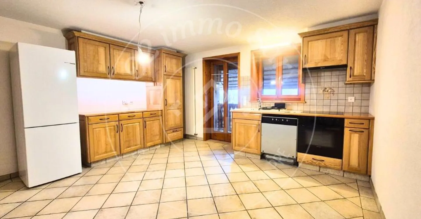 Charmante 2,5-Zimmer-Duplexwohnung mit Balkon und Kamin - Vauderens - Foto 1 von 6