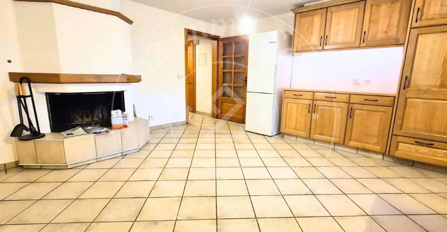 Charmante 2,5-Zimmer-Duplexwohnung mit Balkon und Kamin - Vauderens - Foto 2 von 6