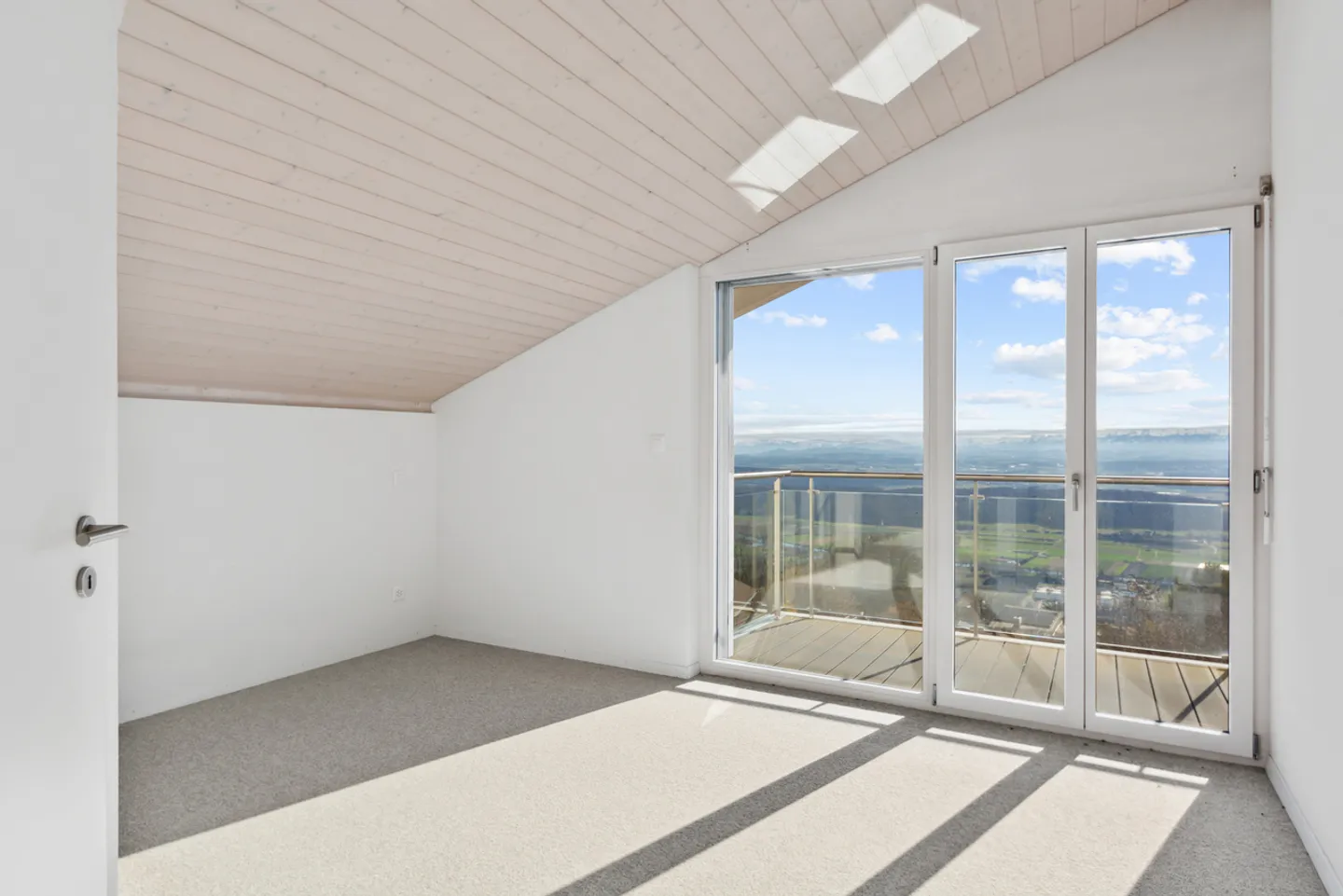 Single-family house with 6.5 rooms and panoramic views of the three lakes - Photo 10 of 12