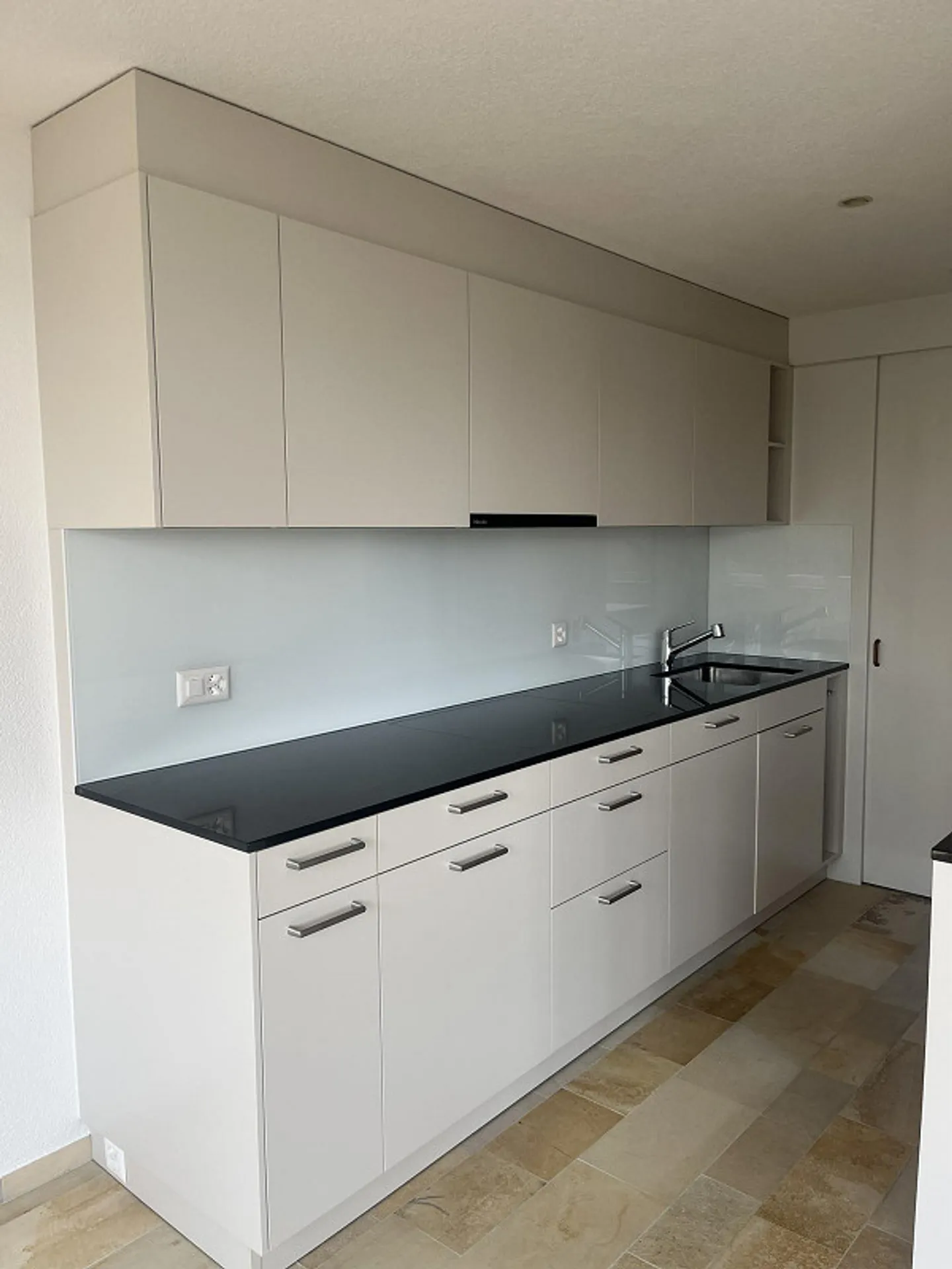 Appartement en duplex fraîchement rénové avec deux balcons - Photo 4 sur 19