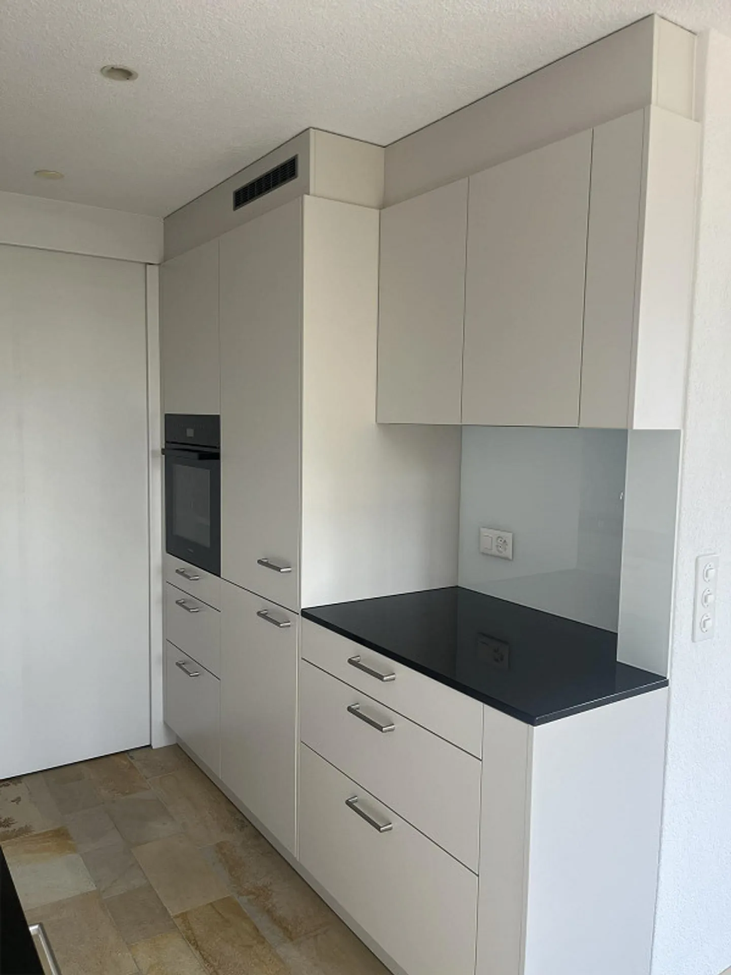 Appartement en duplex fraîchement rénové avec deux balcons - Photo 5 sur 19