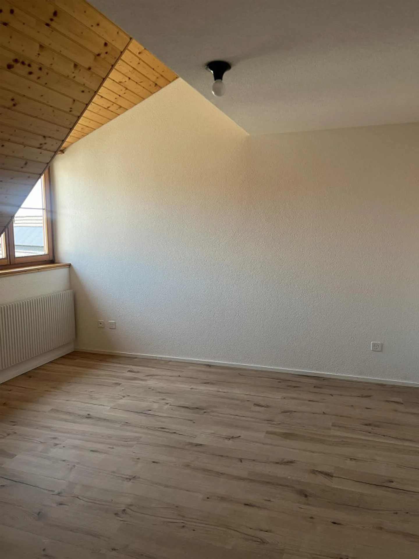 Appartement en duplex fraîchement rénové avec deux balcons - Photo 14 sur 19