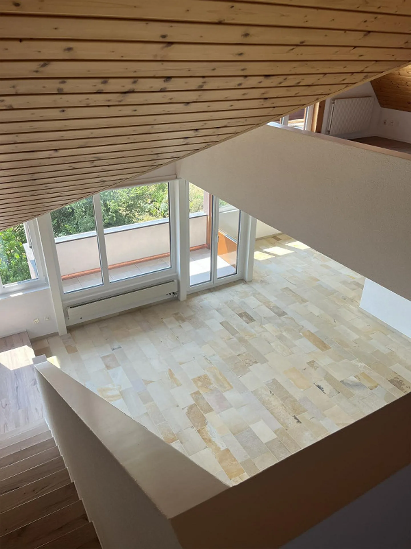Appartement en duplex fraîchement rénové avec deux balcons - Photo 12 sur 19