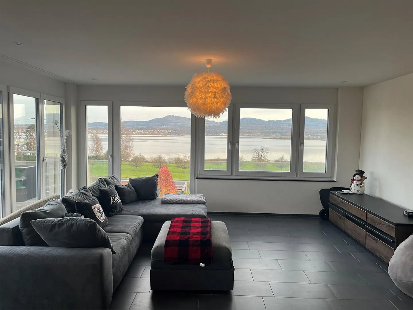 Appartement en attique 3,5 pièces avec magnifique vue sur le lac - Photo 1 sur 8