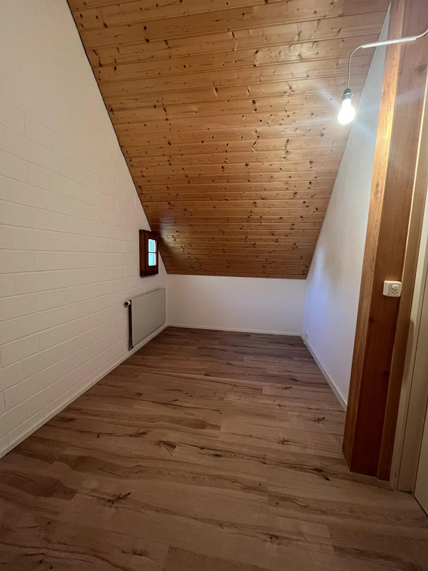 Appartement en duplex fraîchement rénové avec deux balcons - Photo 15 sur 19