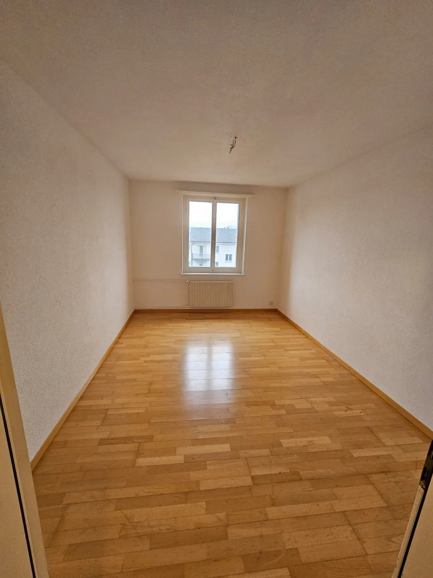 Freundliche, lichtdurchflutete 4-Zimmer-Wohnung in Biel - Foto 2 von 7