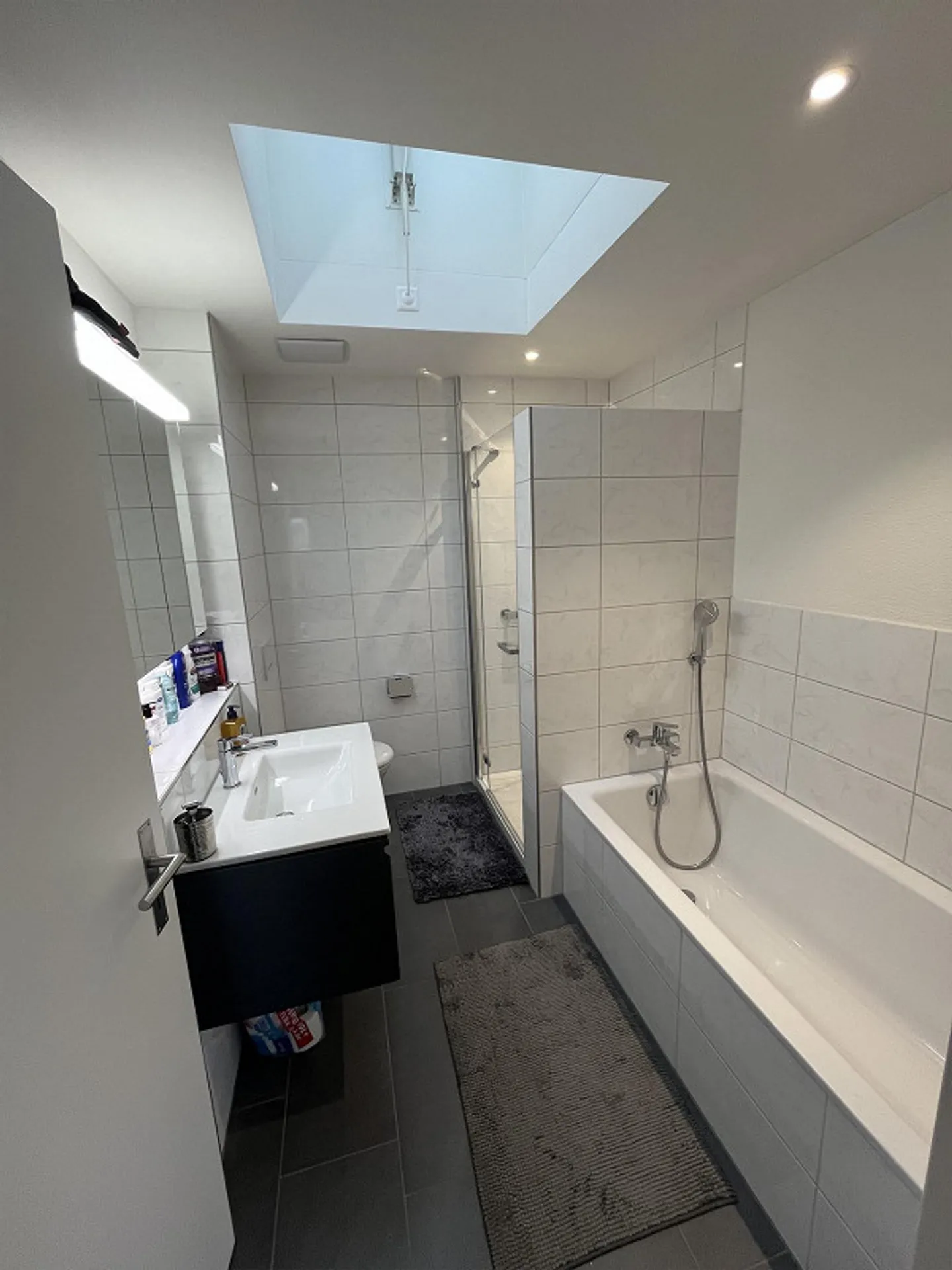 Appartement en attique 3,5 pièces avec magnifique vue sur le lac - Photo 4 sur 8