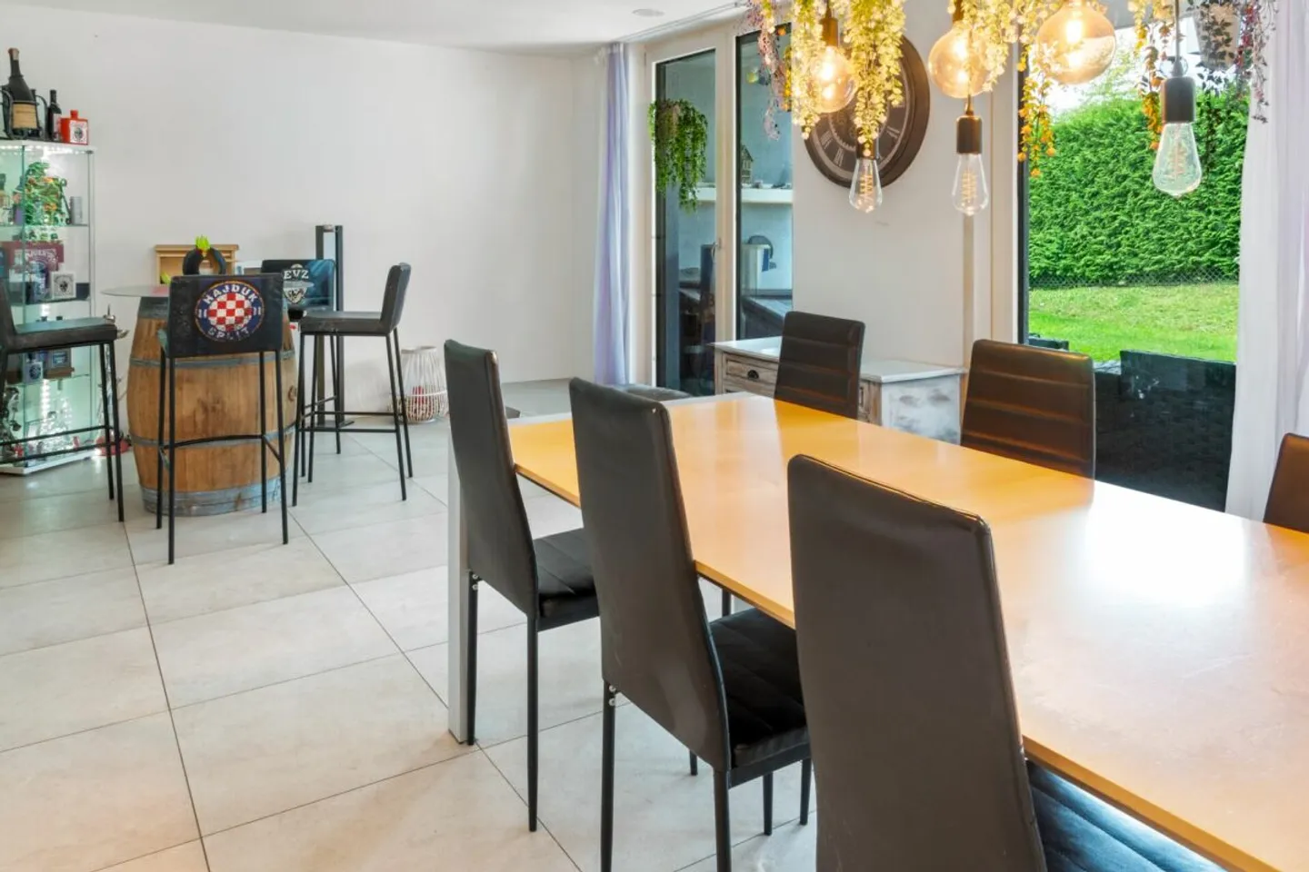 Ampia casa bifamiliare in posizione centrale a Hausen am Albis - Foto 4 di 14