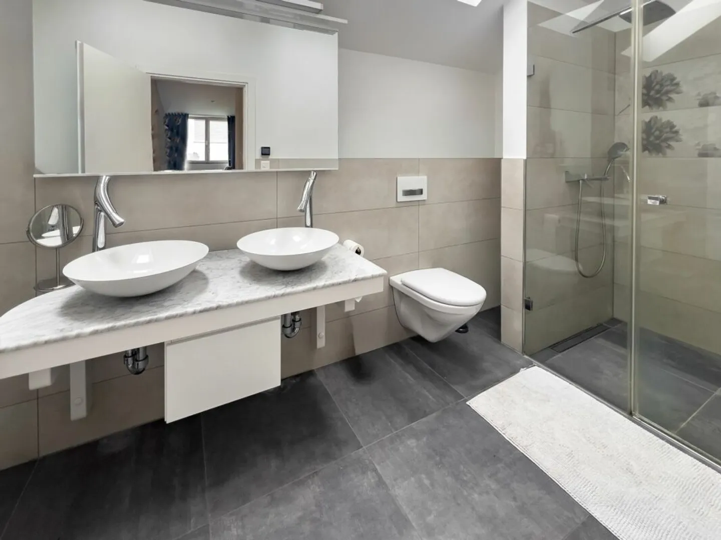 Ampia casa bifamiliare in posizione centrale a Hausen am Albis - Foto 12 di 14