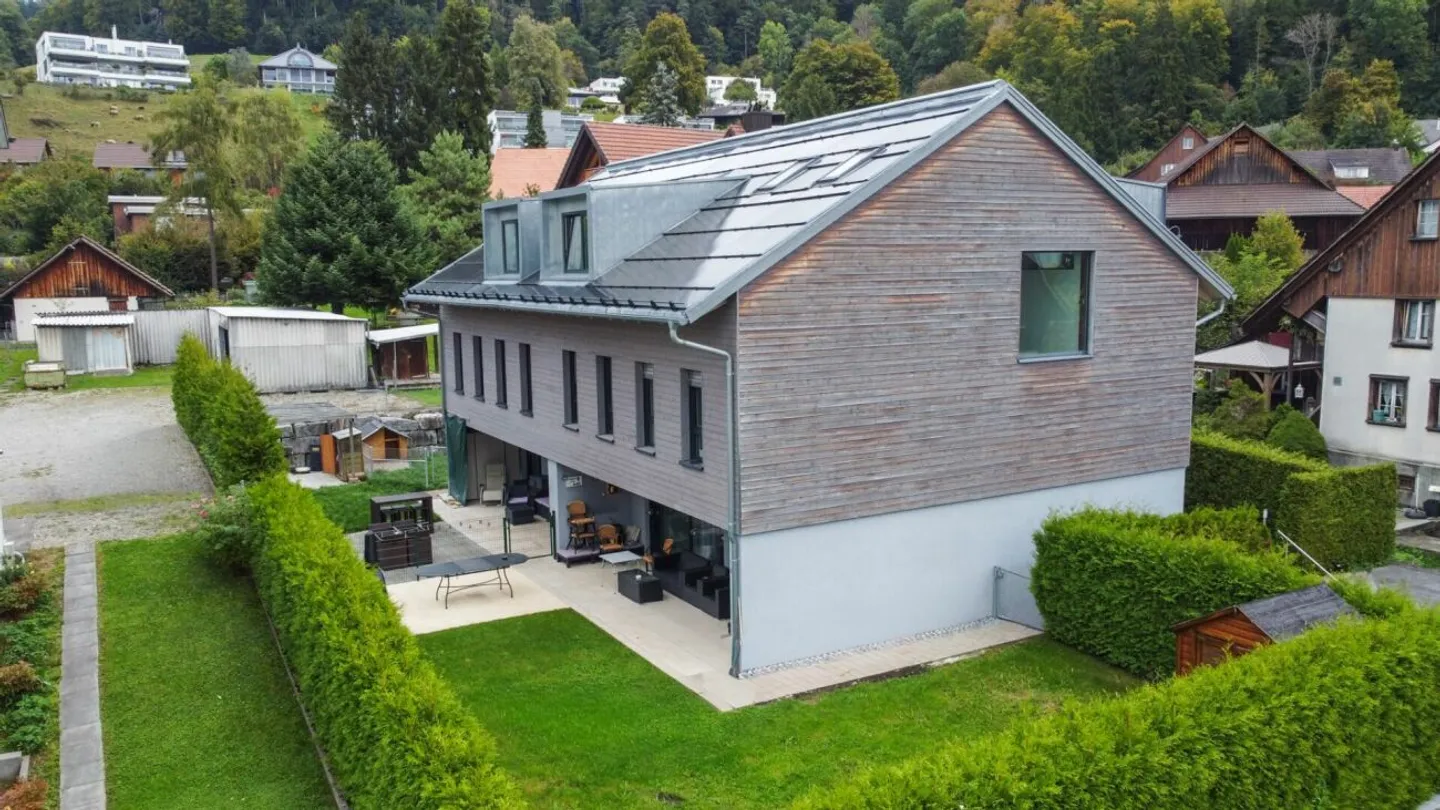 Ampia casa bifamiliare in posizione centrale a Hausen am Albis - Foto 14 di 14