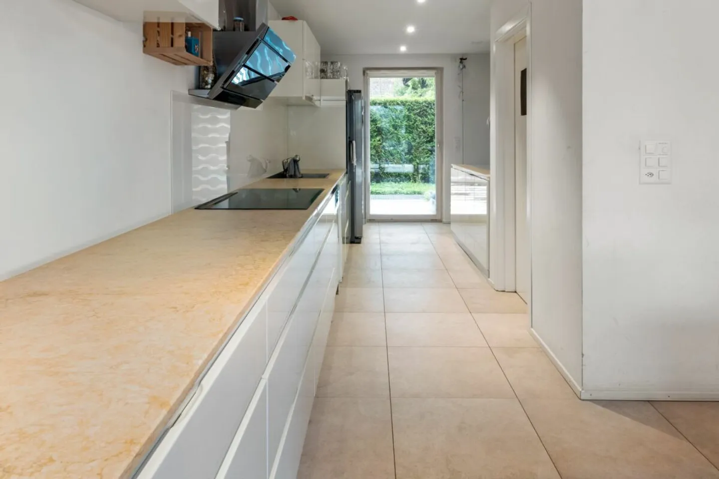 Ampia casa bifamiliare in posizione centrale a Hausen am Albis - Foto 2 di 14