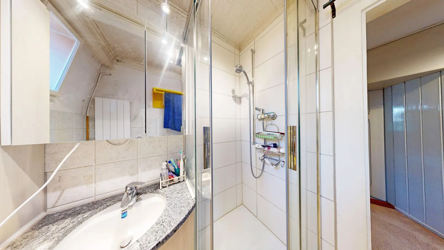 Single-family house with character and potential - Photo 9 of 11