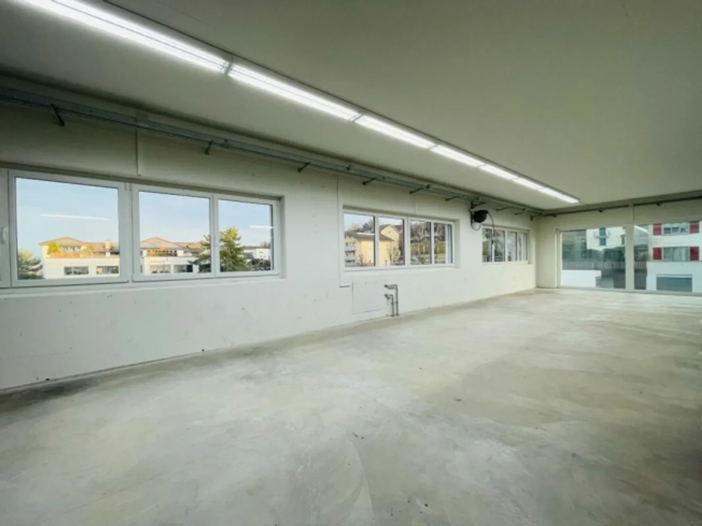 Spazio commerciale/ufficio attraente (nuova costruzione) su una strada principale affollata - Per imprenditori di successo - Foto 2 di 7