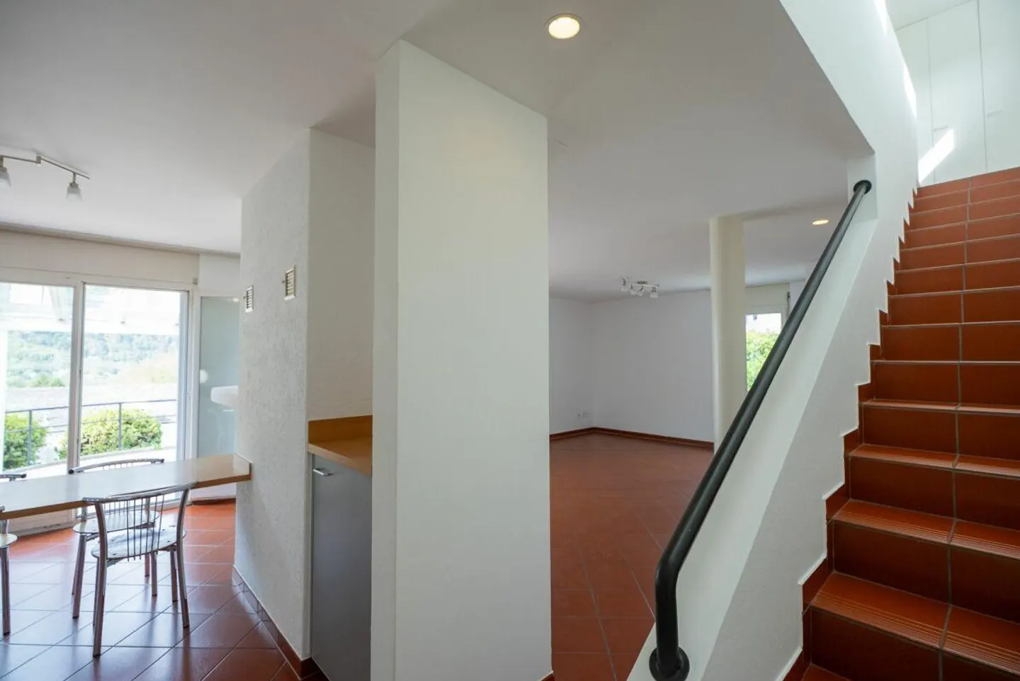 Un'opportunità da non perdere: vendiamo una bella casa in una zona tranquilla di Claro - Foto 9 di 17
