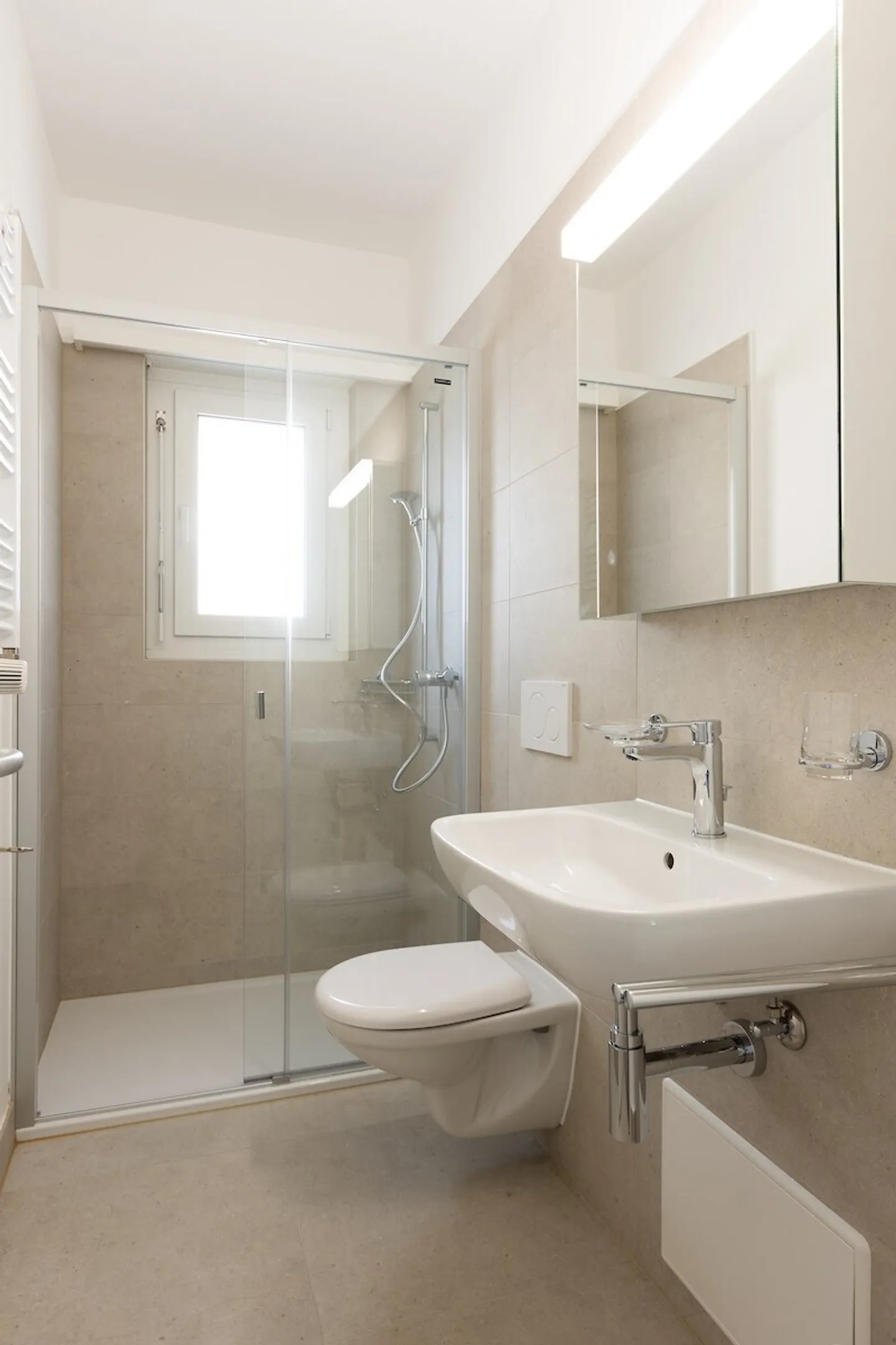 FIRST RENTAL of apartments after renovation - Photo 3 of 3