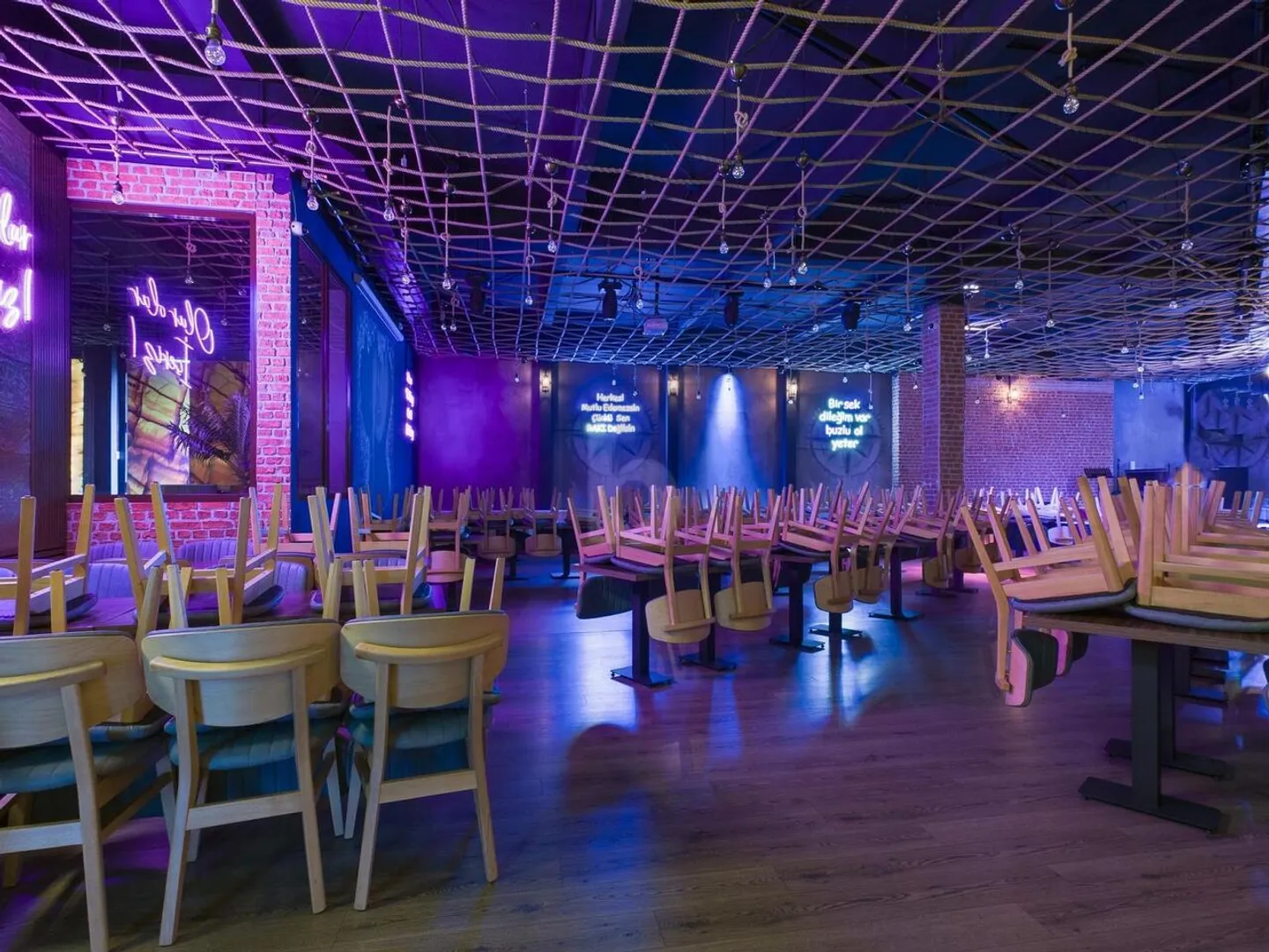 HIGH-QUALITY EVENT LOCATION, PREMIUM NIGHTLIFE - Photo 2 of 5