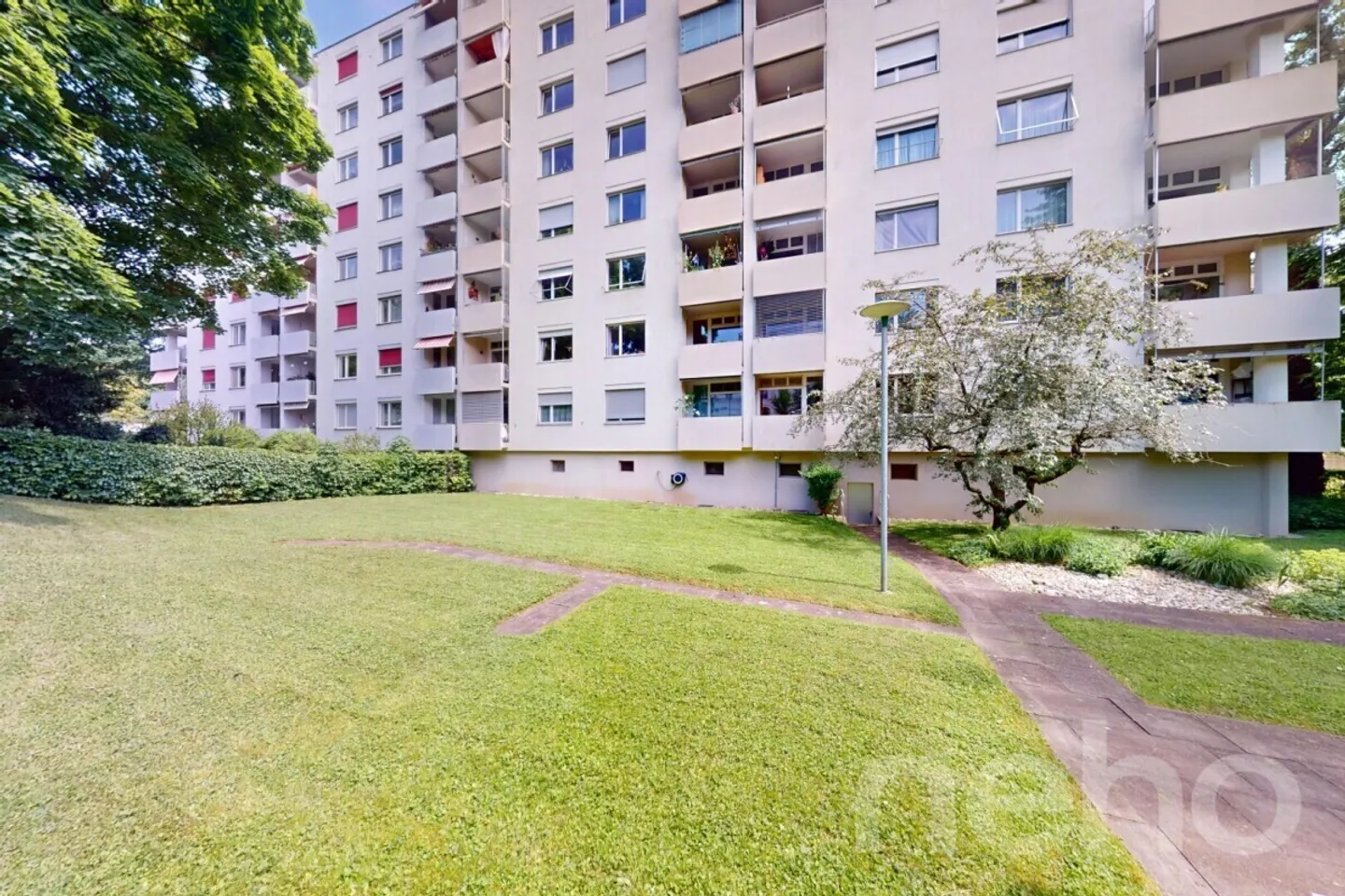 Appartamento 3.5 locali ristrutturato con vista sul verde a Basilea - Foto 2 di 13
