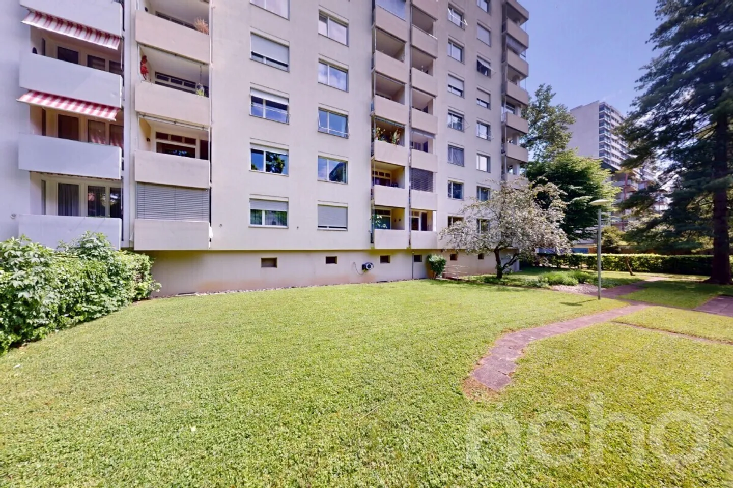 Appartamento 3.5 locali ristrutturato con vista sul verde a Basilea - Foto 1 di 13