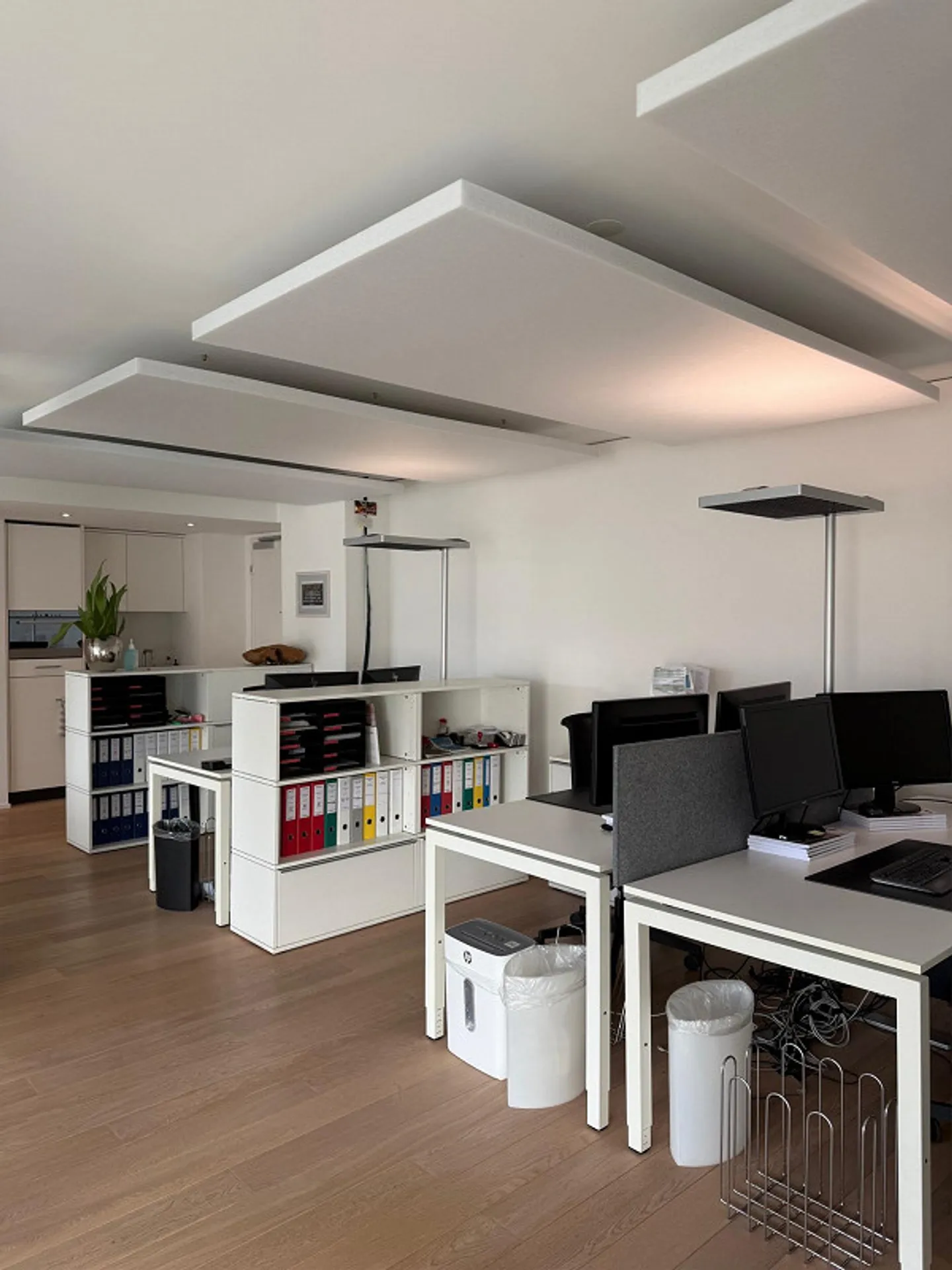 15 m2 single office furnished in shared office - Photo 3 of 7