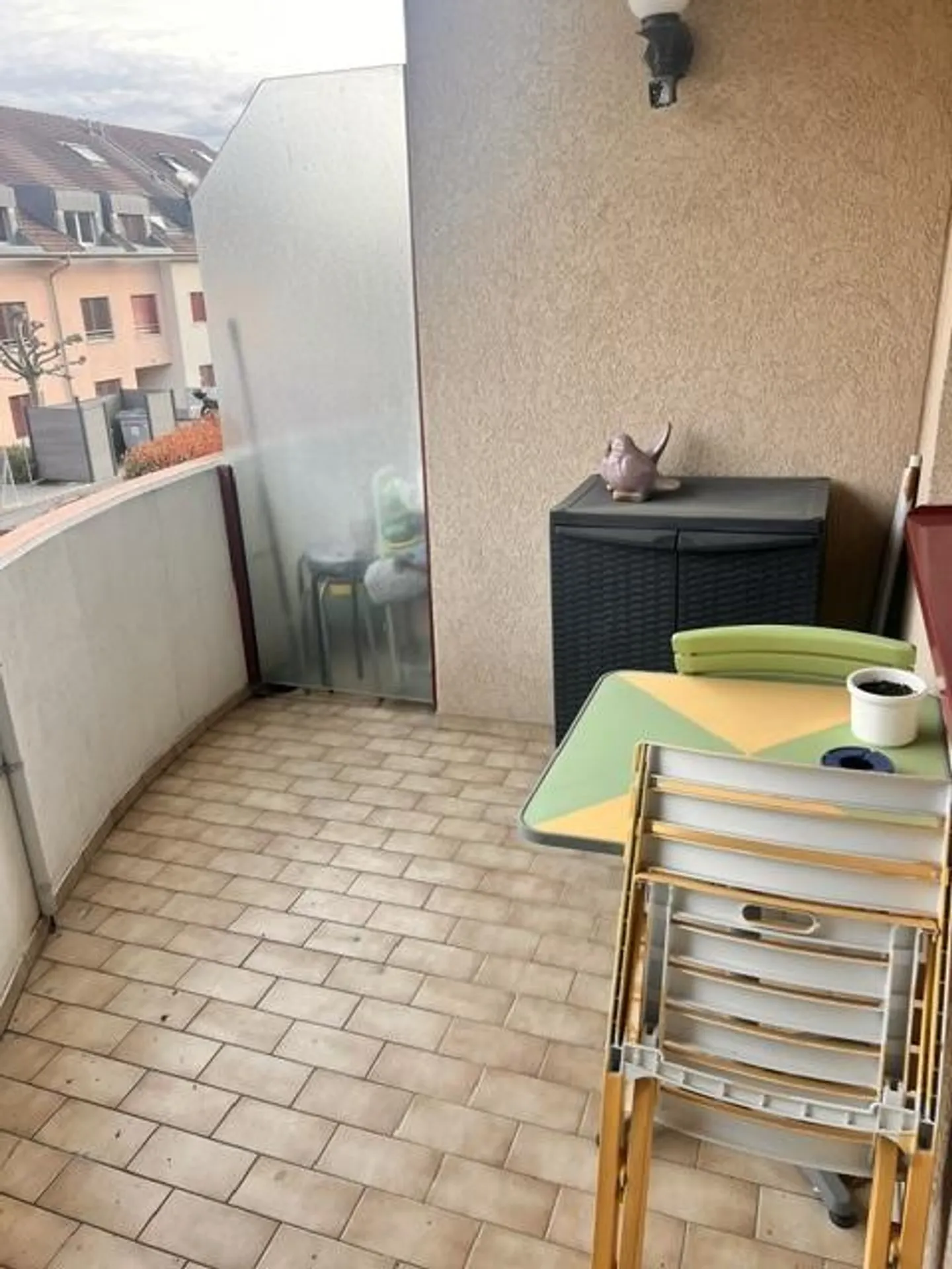 Appartement Charmant avec Balcons - Photo 3 sur 10