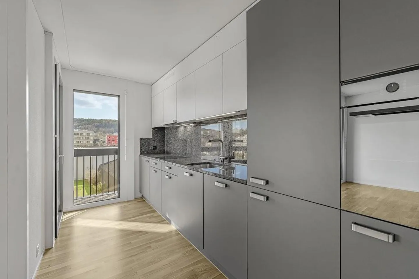 Stylish Apartment in Schlieren - Photo 2 of 12