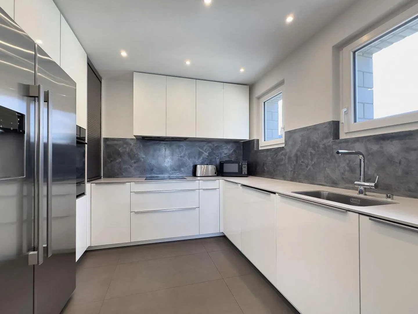 Triplex-Wohnung mit 4 Â½ Zimmern, mit 2 Parkplätzen - Foto 3 von 8