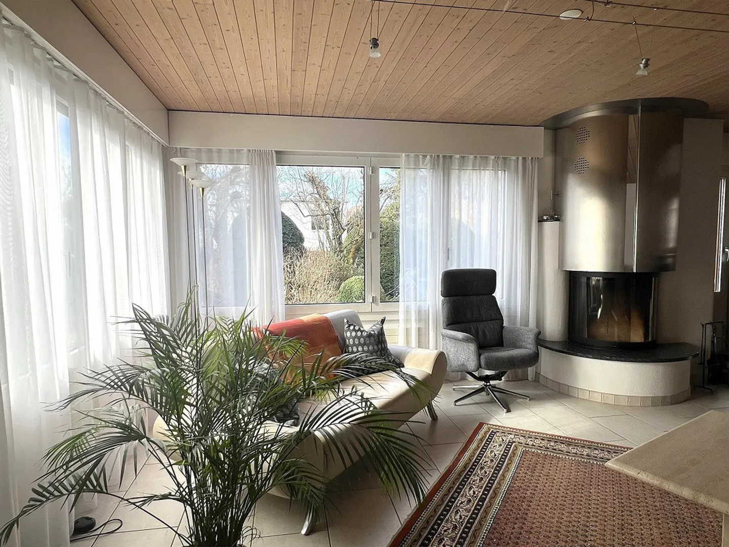 Maison résidentielle intéressante avec piscine et beaucoup d'intimité - Photo 2 sur 11