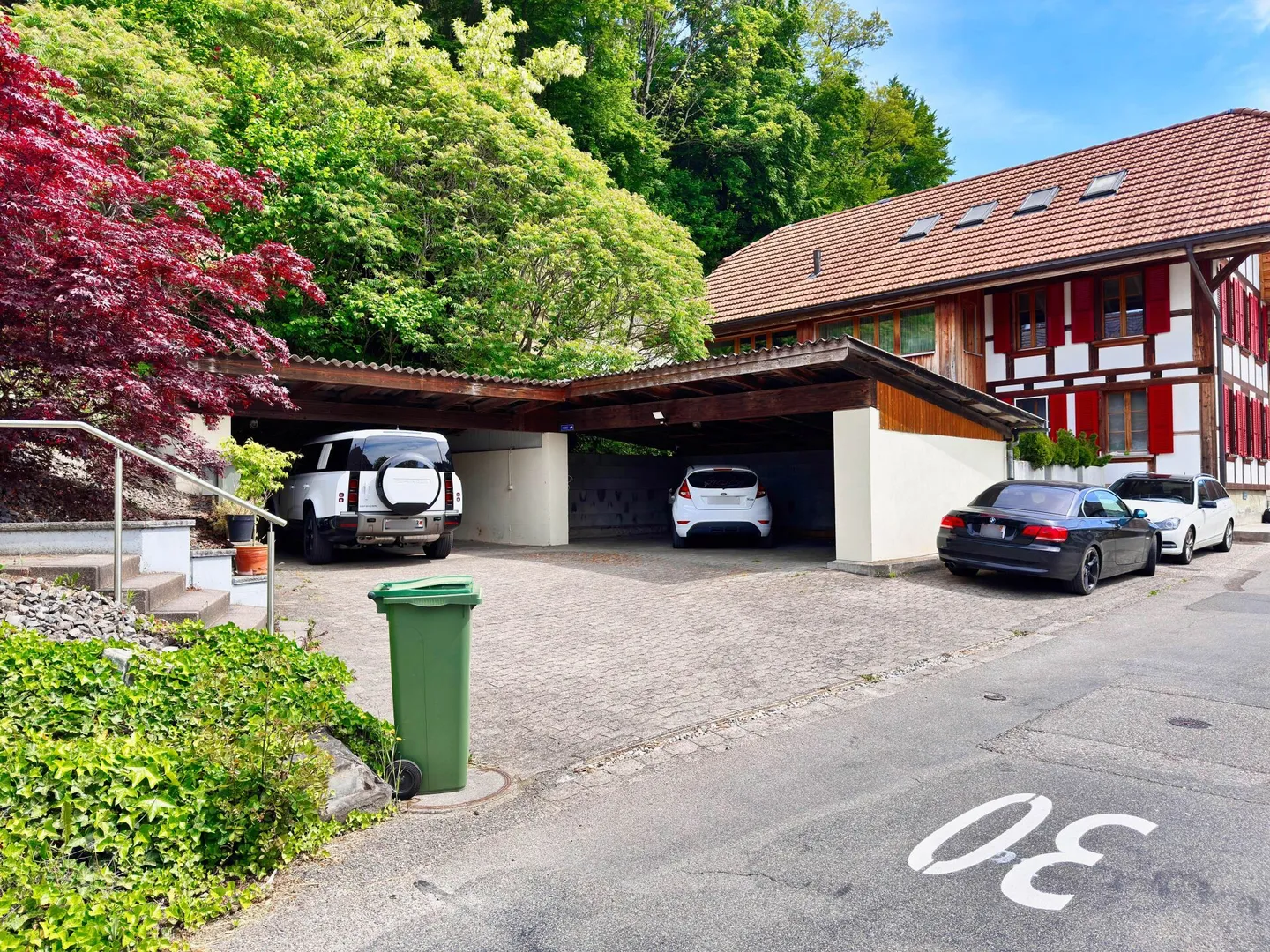 Versatile Generational House in Beautiful Hillside Location with Views into the Greenery - Photo 4 of 22
