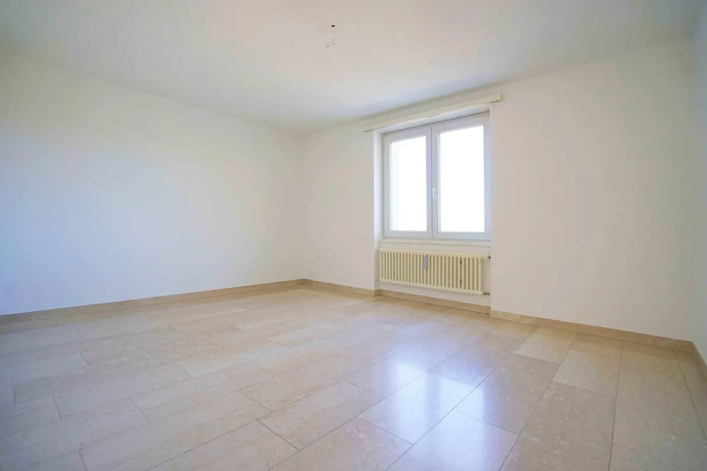 Charming 2.5-room apartment in a popular location! - Photo 3 of 8
