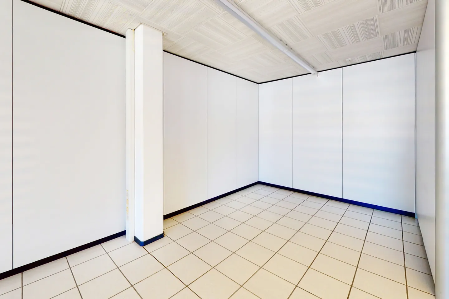 YOUR COMMERCIAL SPACE IN RIVERA - Photo 4 of 6