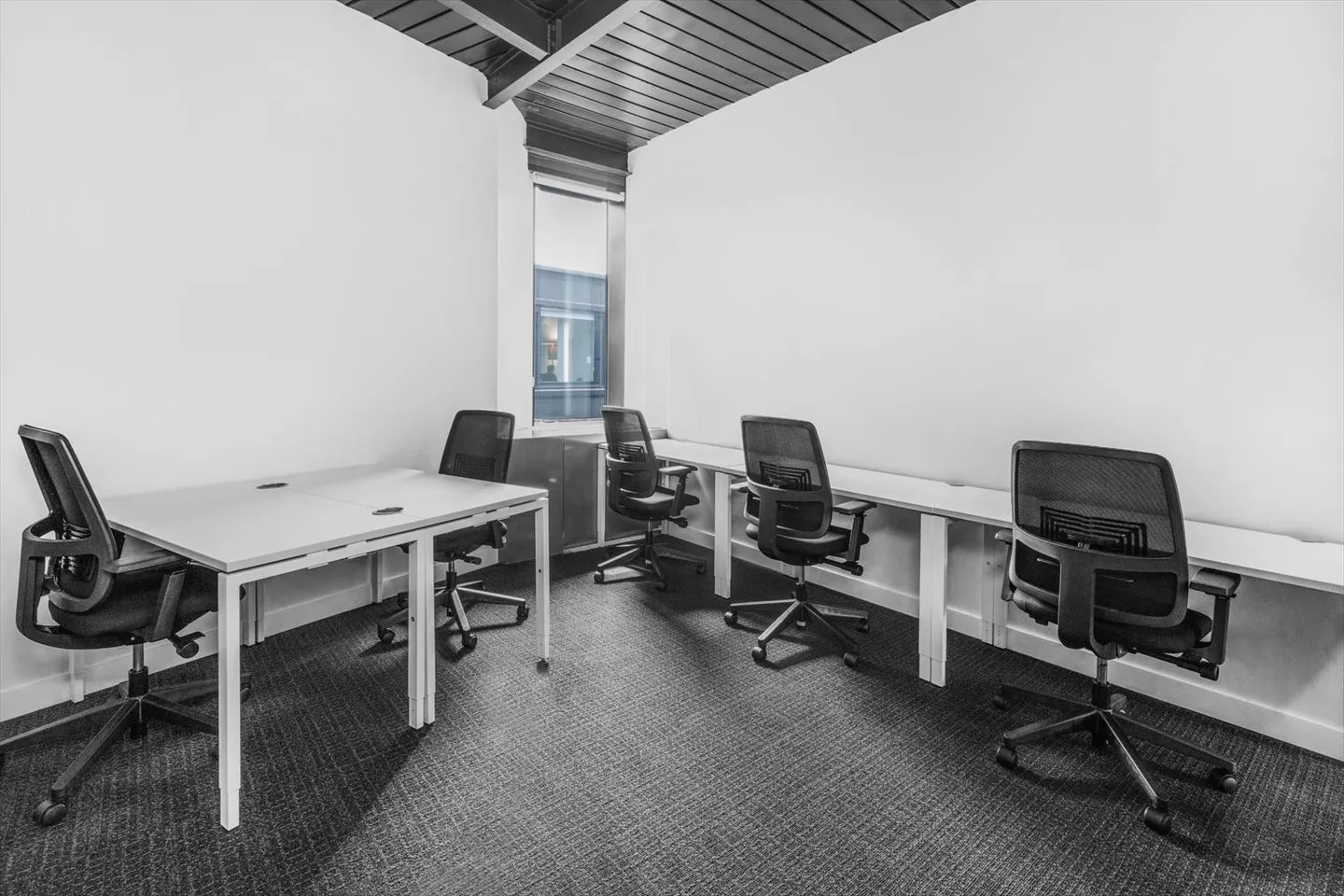 Prenota un posto di lavoro coworking riservato o una scrivania hot desk nel Regus City Centre - Foto 1 di 5